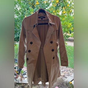 Gorgeous beige Donna Karan trench, fully lined